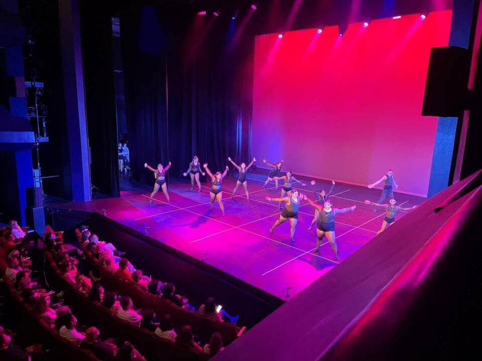 Dancers on Stage 3